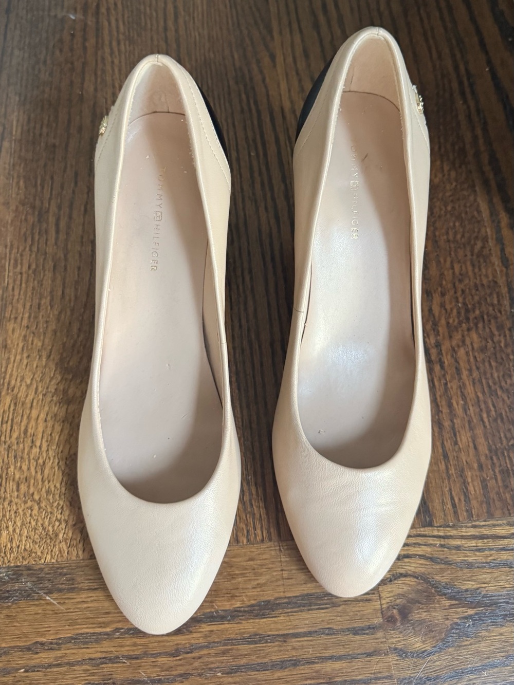 Tommy Hilfiger Beige Leather Round-Toe Pumps